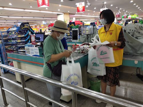 爭做志愿服務(wù)先行軍，吹響宣傳咨詢沖鋒號(hào)